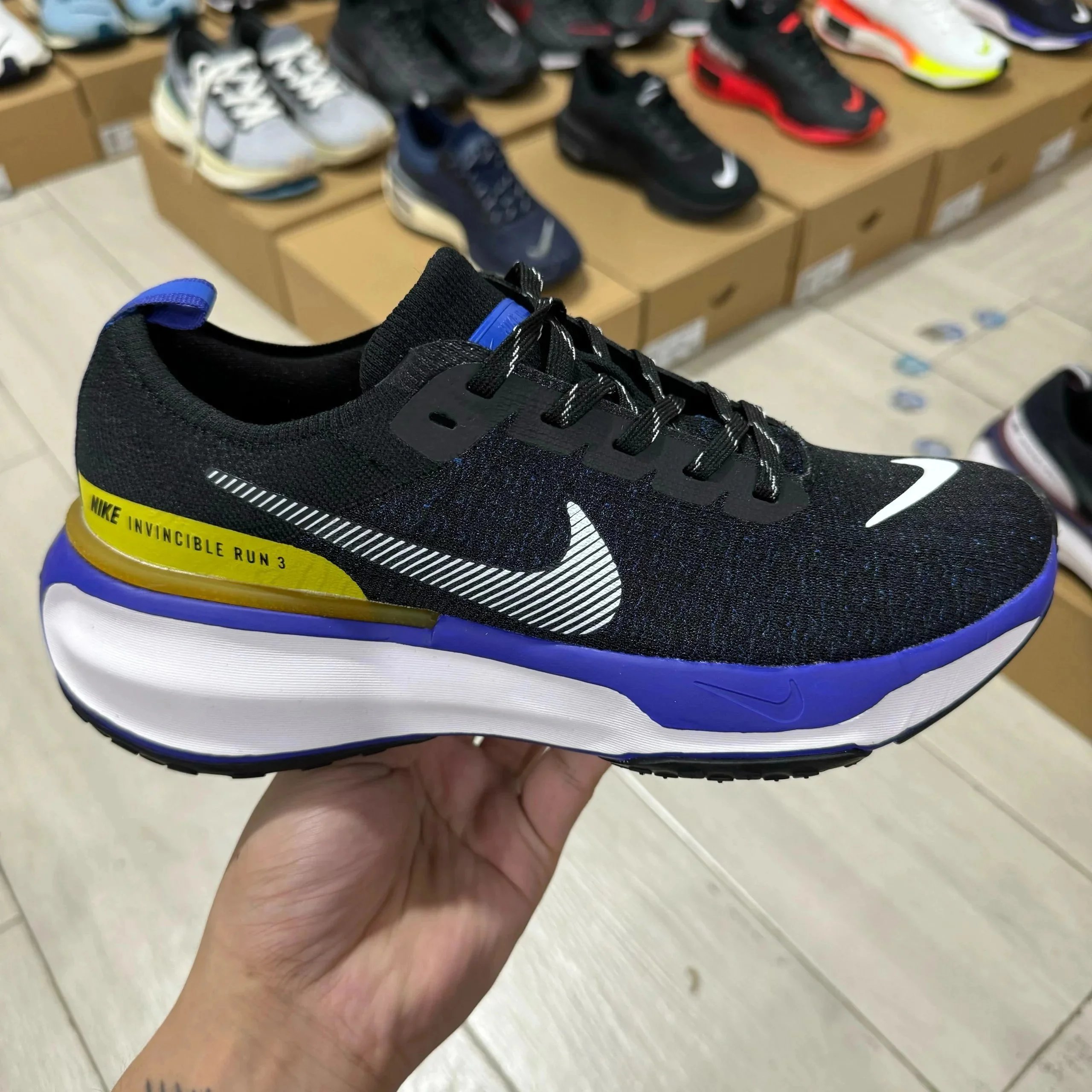 Nike Sneakers Invincible Run 3 — Black and blue