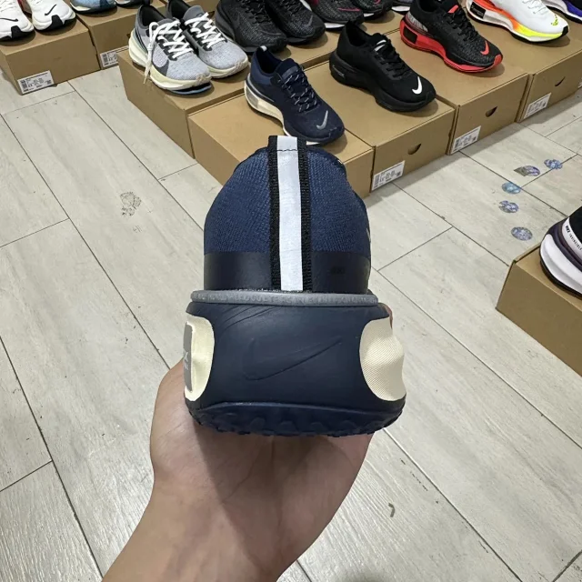 Nike Sneakers Invincible Run 3 product detail image 30