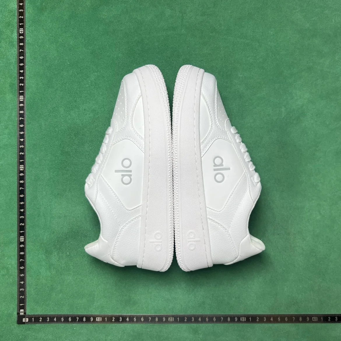 Alo Yoga Sneakers Low-Top Lace-Up Color-Block image 7