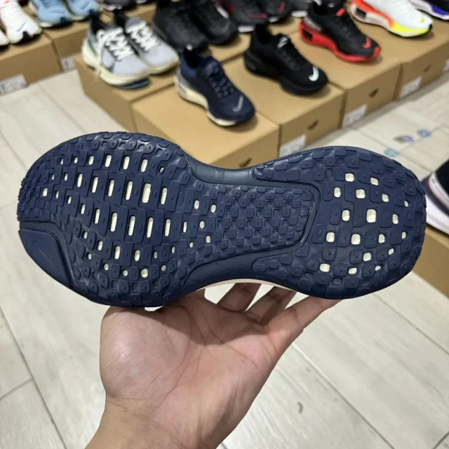 Nike Sneakers Invincible Run 3 product detail image 29