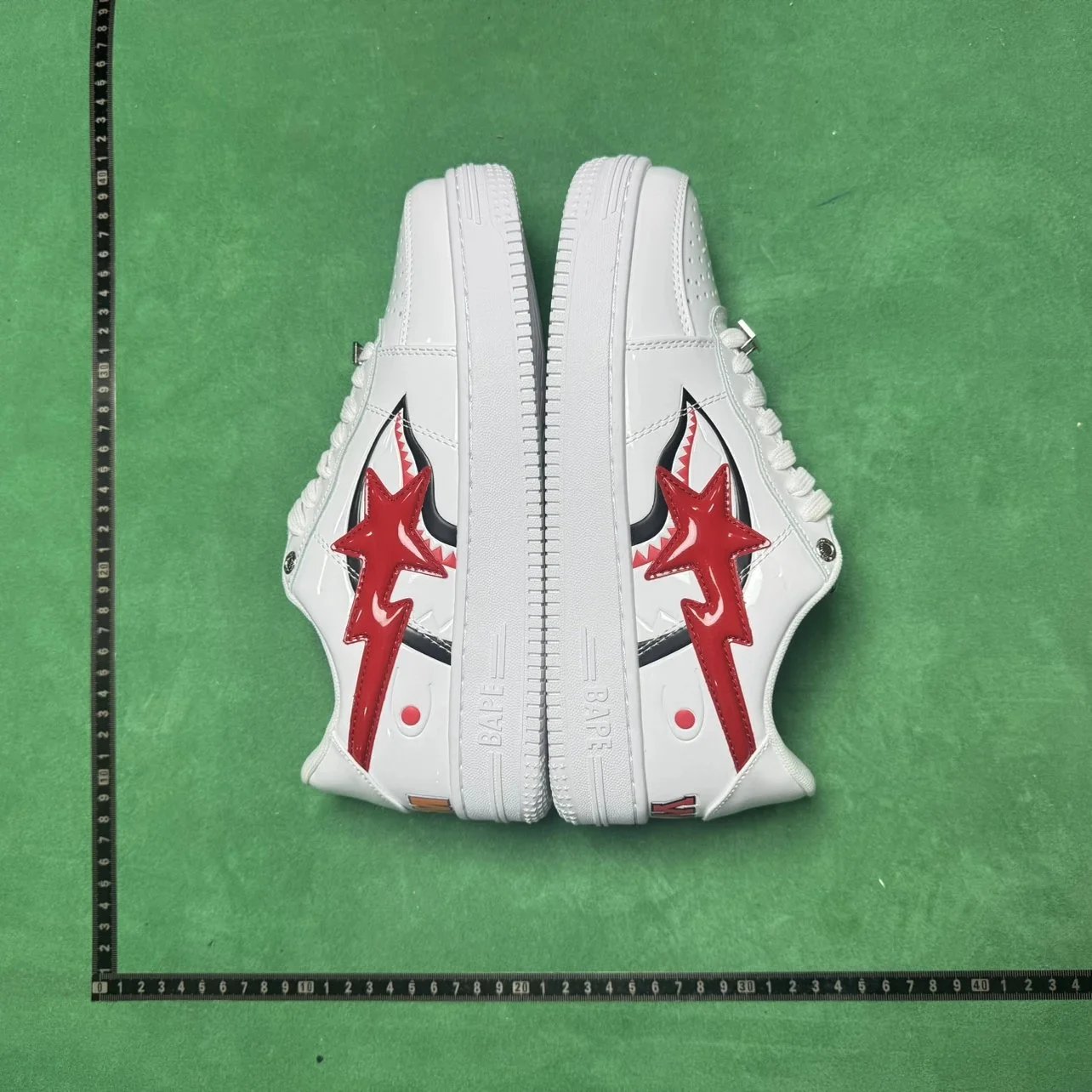 BAPE Sneakers Low-Top Shark and Star Graphic image 3