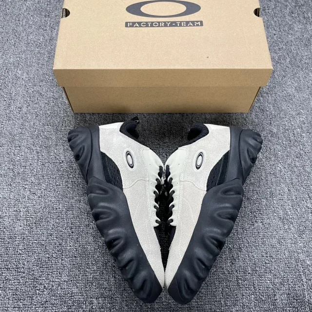 Oakley Sneakers Low-Top with Sculpted Sole product detail image 17