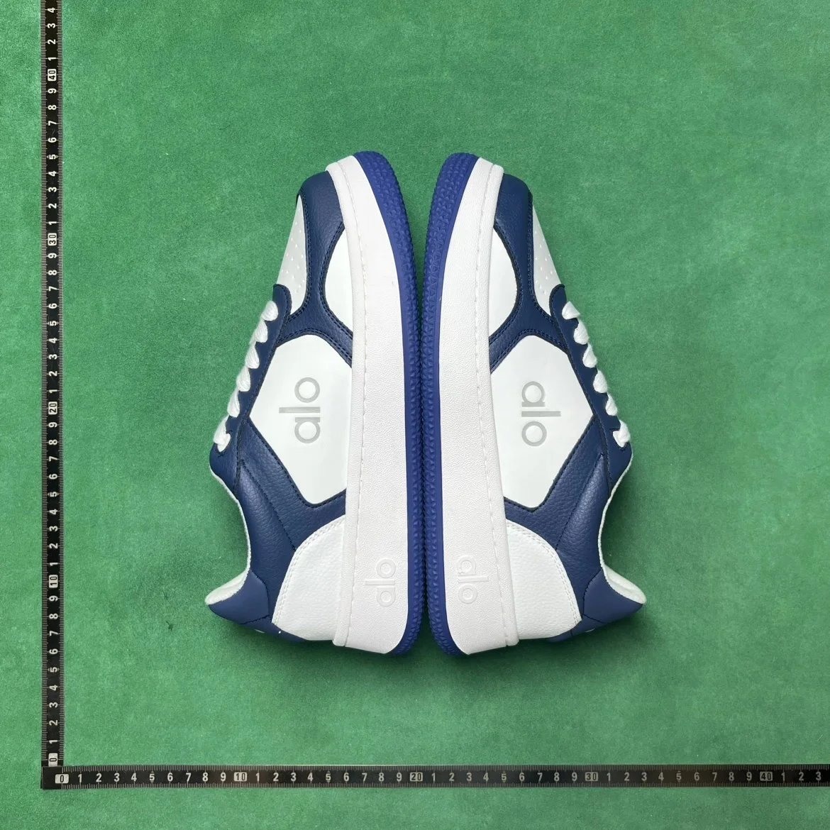 Alo Yoga Sneakers Low-Top Lace-Up Color-Block image 5