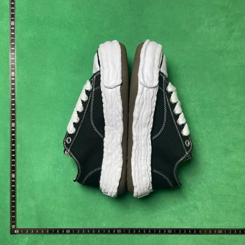 MMY BLAKEY Sneakers Low-Top Wavy-Sole Lace-Up — No. 11 Dissolving Black and White A11FW702