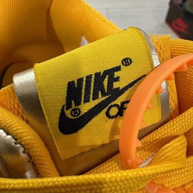 Nike Sneakers Air Rubber Dunk x Off-White product detail image 9