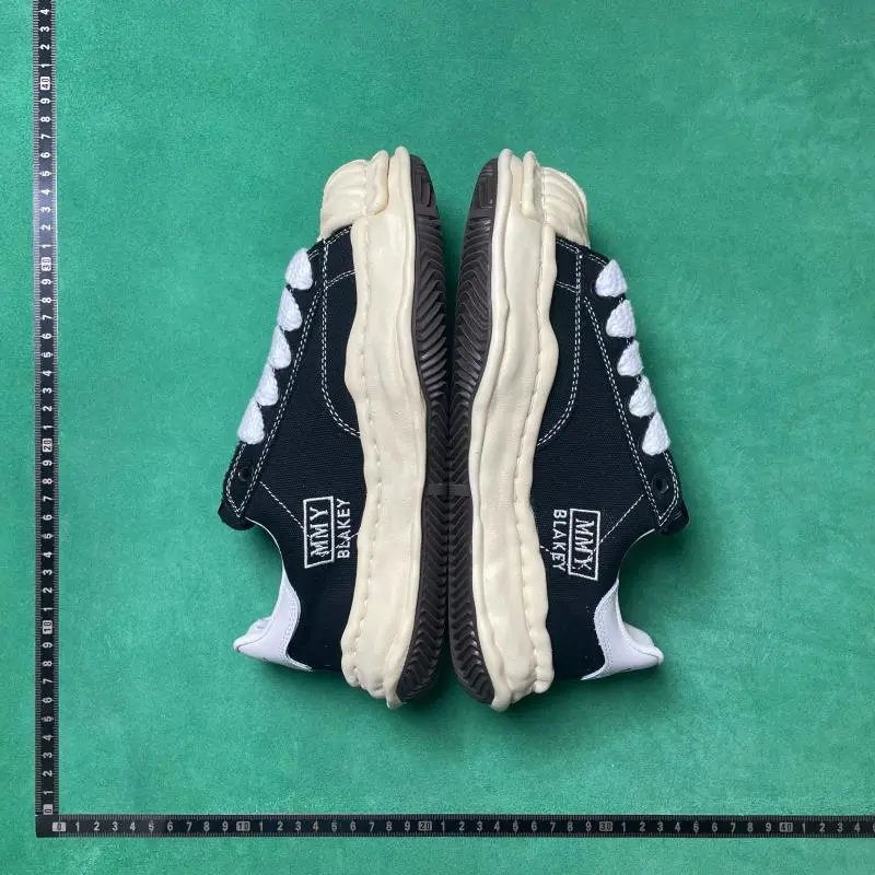 MMY BLAKEY Sneakers Low-Top Wavy-Sole Lace-Up — No. 17 Shell Black and Yellow A09FW732
