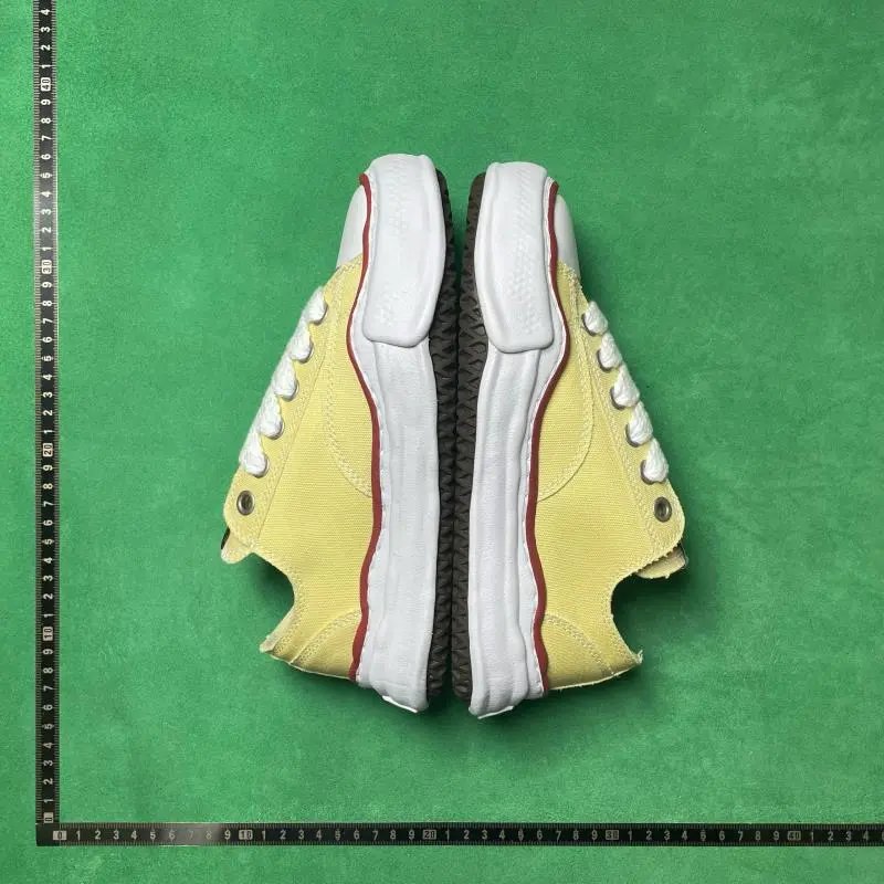 MMY BLAKEY Sneakers Low-Top Wavy-Sole Lace-Up — No. 16, 1970s Yellow, A04FW729