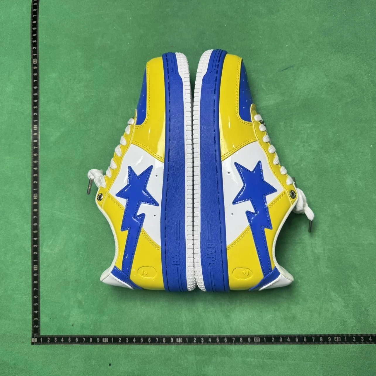 BAPE Sneakers Low-Top Shark and Star Graphic image 6