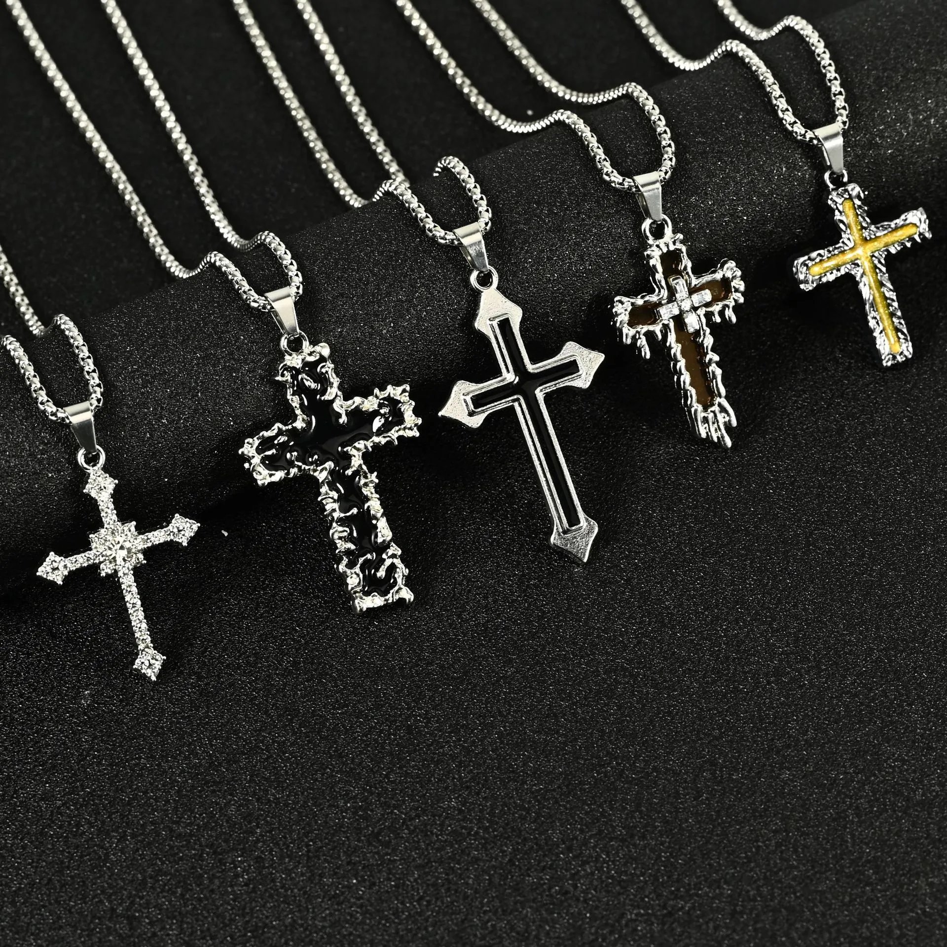 Top necklaces, accessories, men's pendants