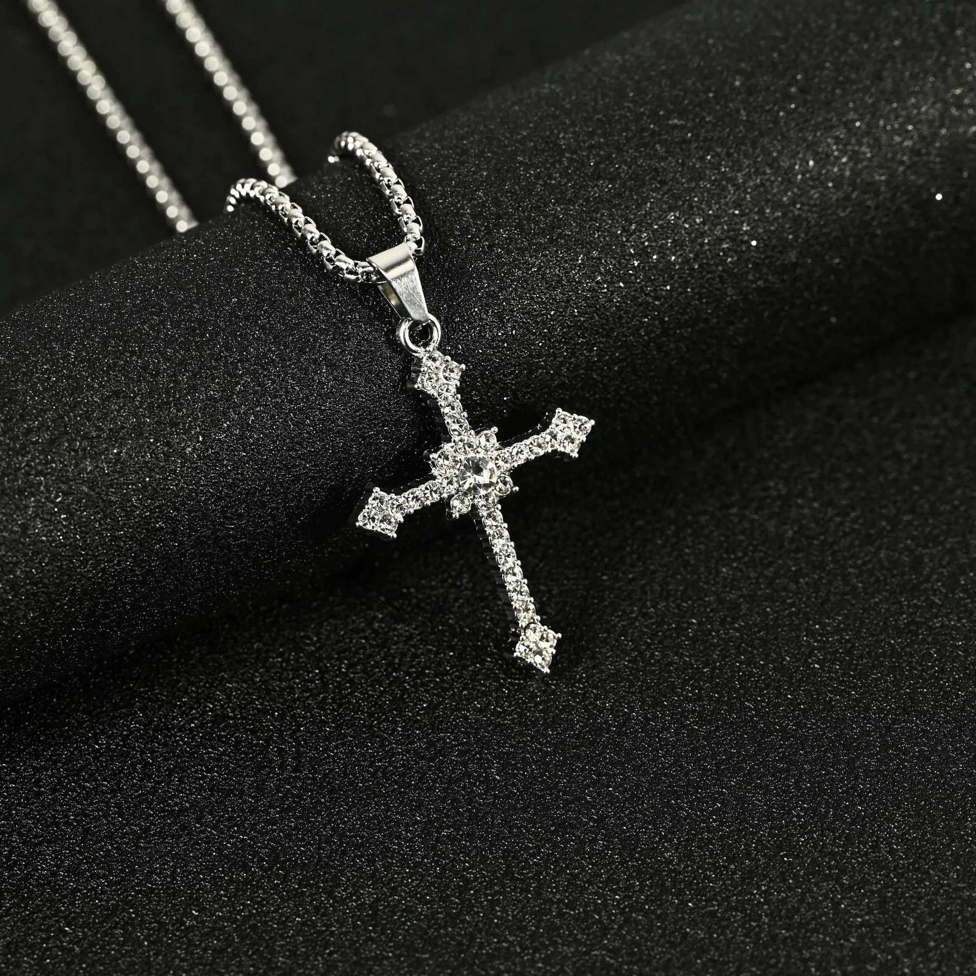 14 # Full Diamond Minimalist Cross
