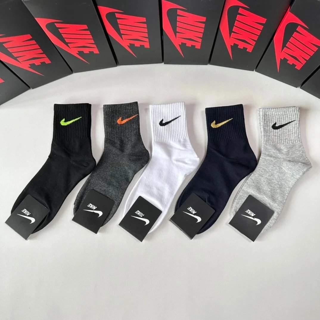 Gucci Socks Logo Ankle and No-Show — 19