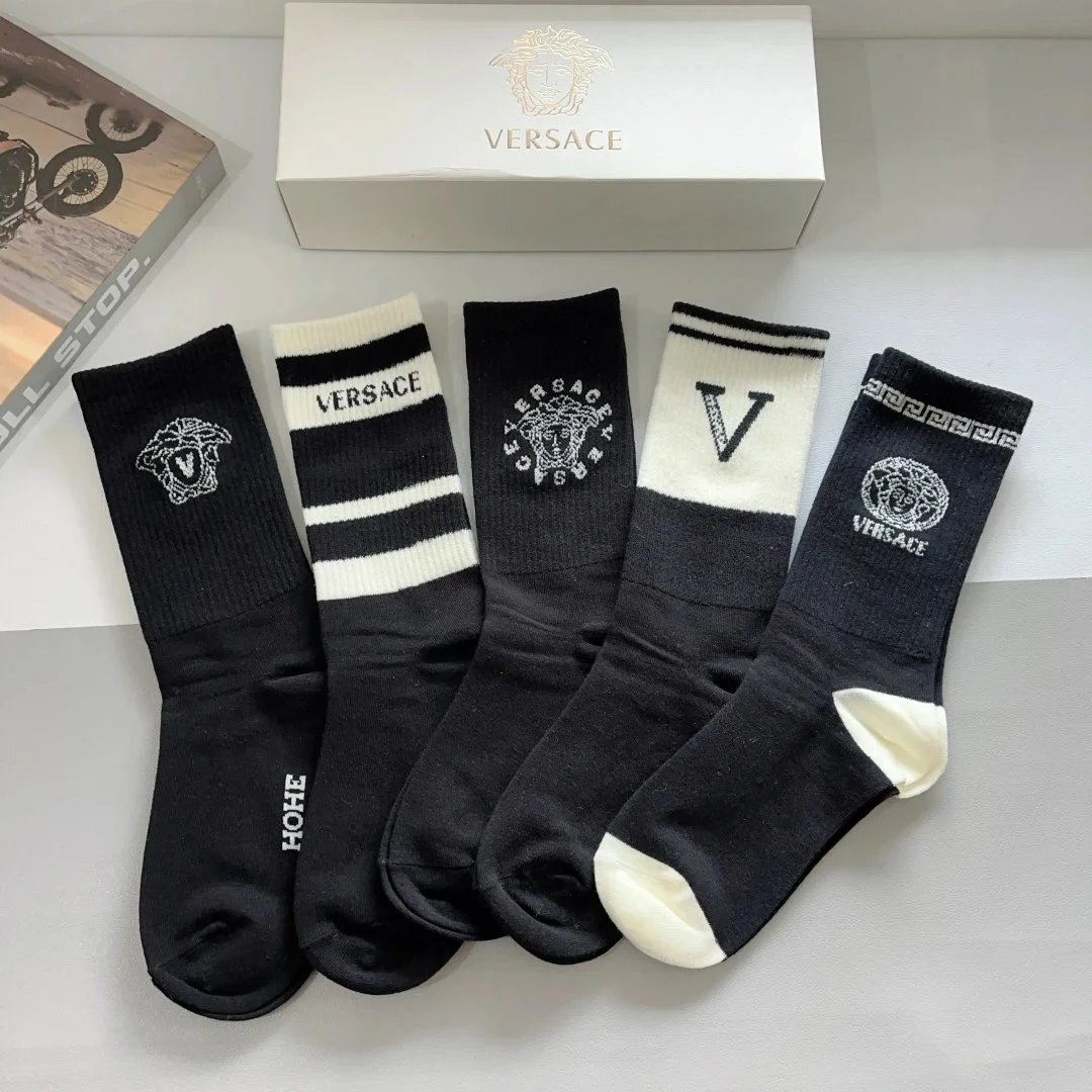 Gucci Socks Logo Ankle and No-Show — 25