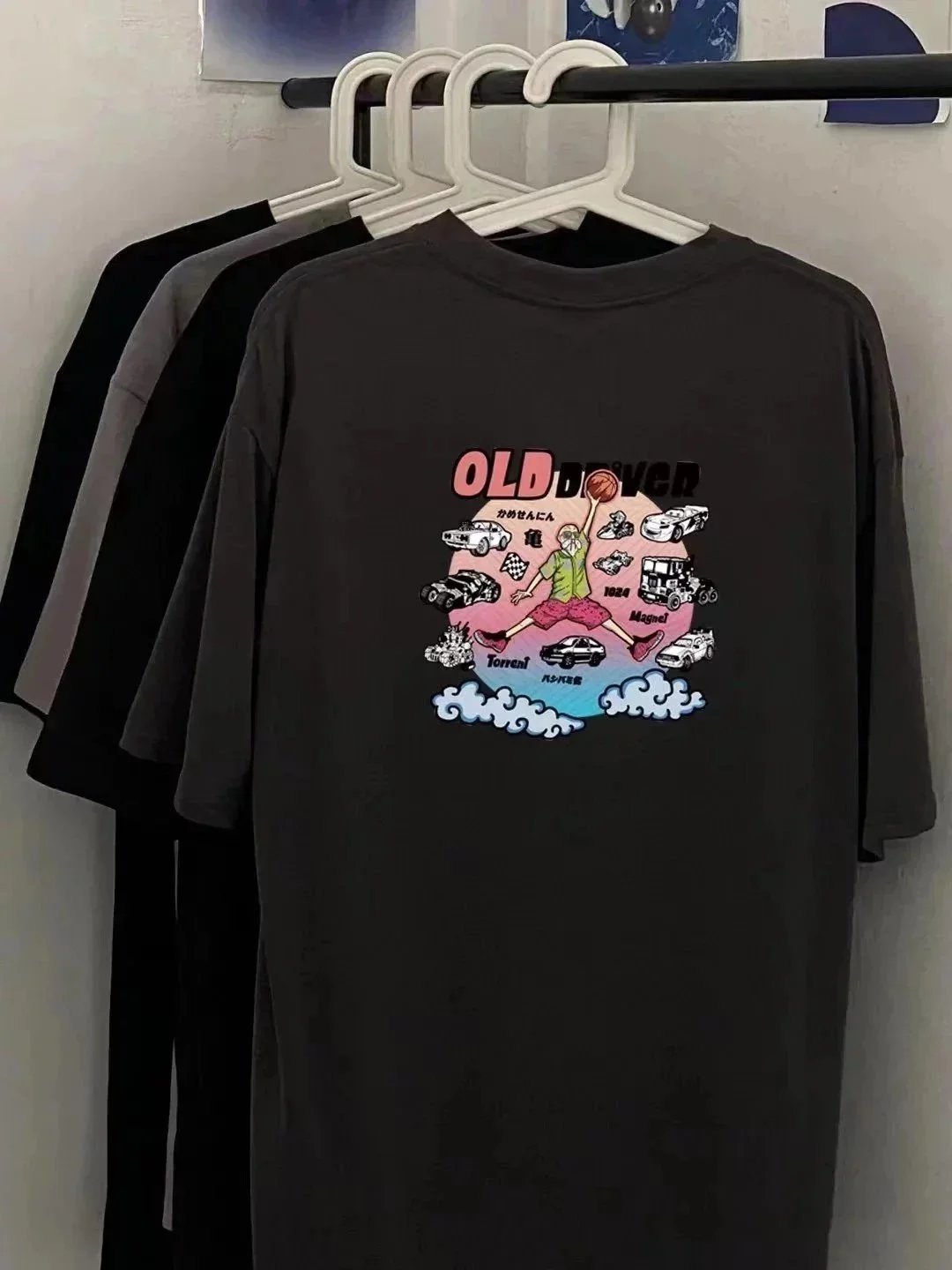 Louis Vuitton T-Shirts Short-Sleeve Graphic T-Shirt — Dark Gray Elderly Basketball 002