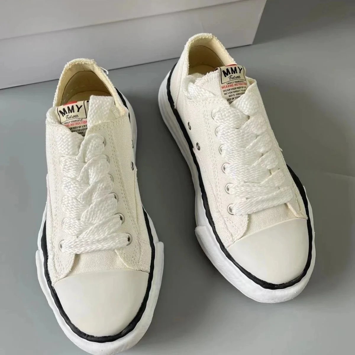 Maison Mihara Yasuhiro Sneakers Blakey low-top distressed canvas — 31