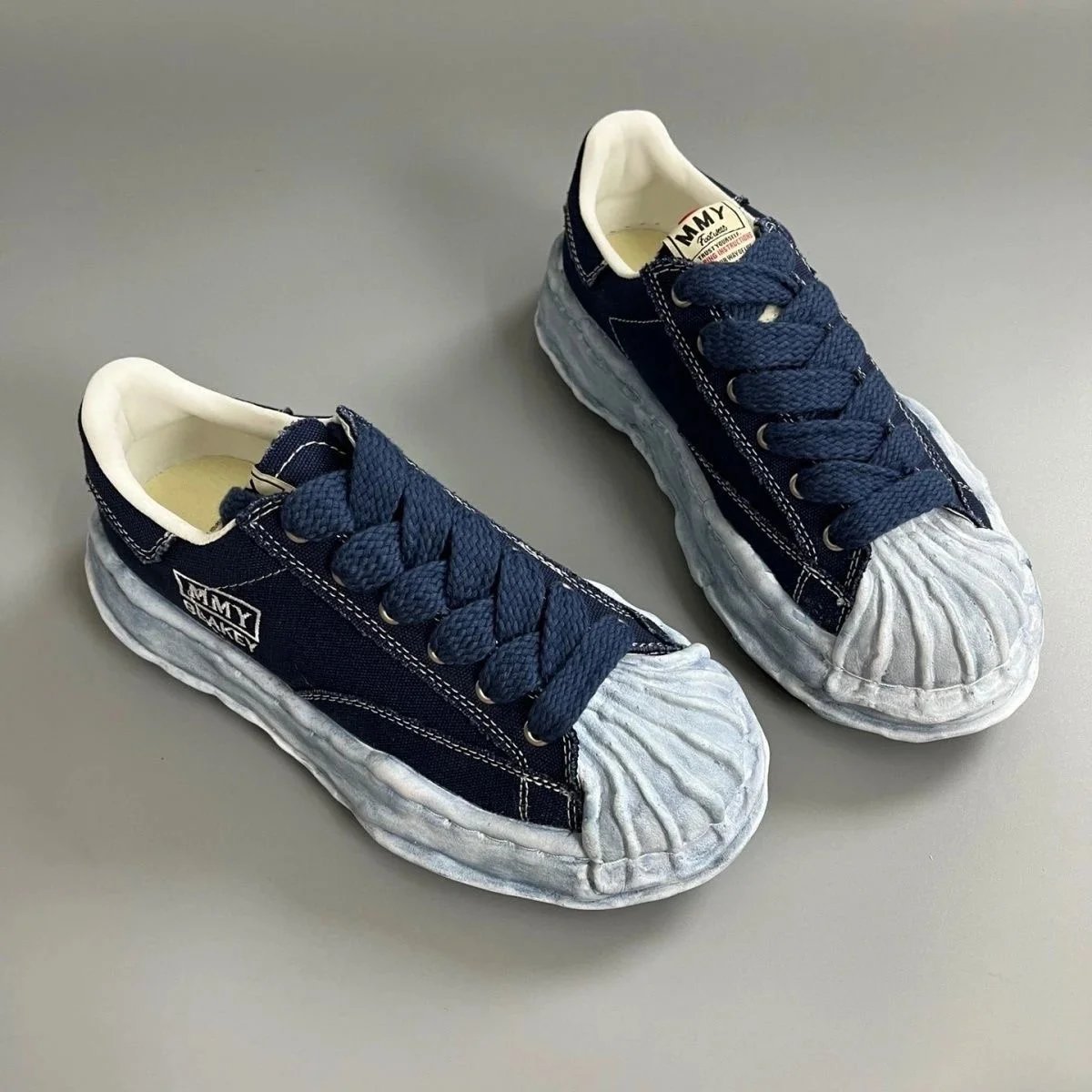 Maison Mihara Yasuhiro Sneakers Blakey low-top distressed canvas — 24