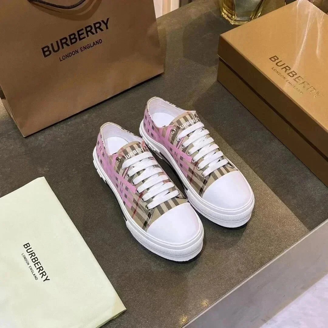 Burberry Sneakers Lace-Up — 17