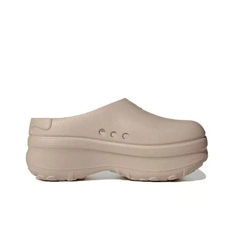 Crocs Crocs Classic Clog in Beige Beige
