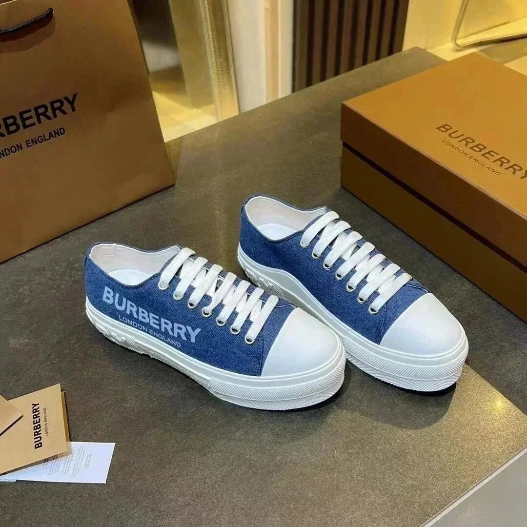 Burberry Sneakers Lace-Up — 11