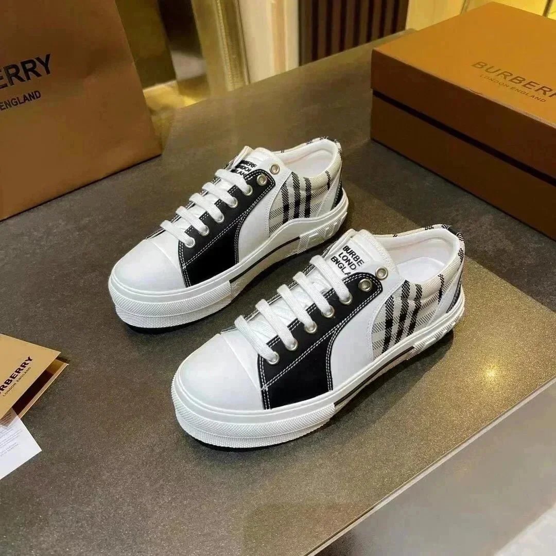 Burberry Sneakers Lace-Up — 15