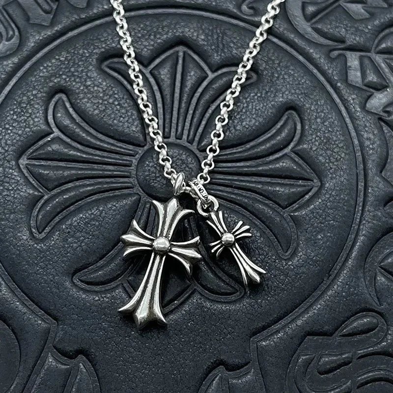 Used without diamonds (with pearl chains)