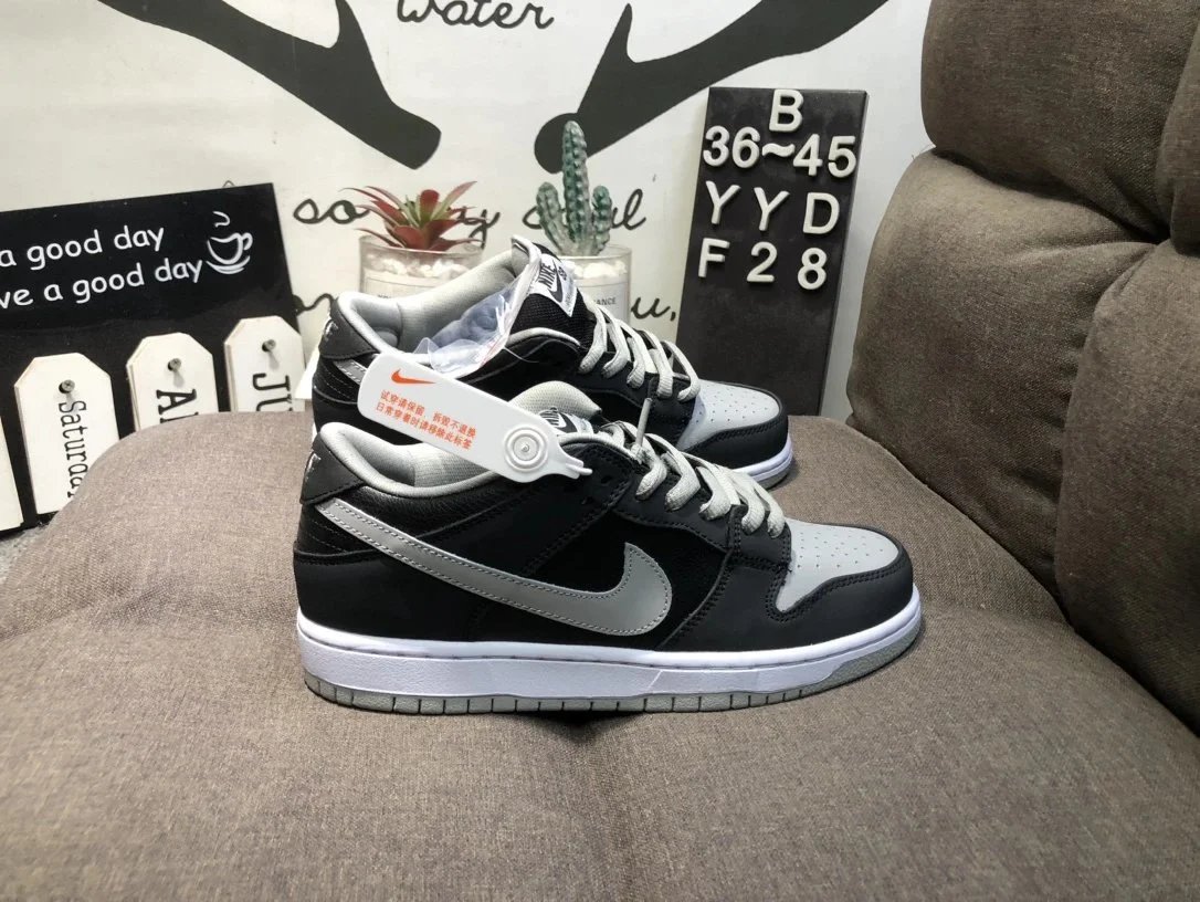 Nike Black and Grey Low Top Sneakers