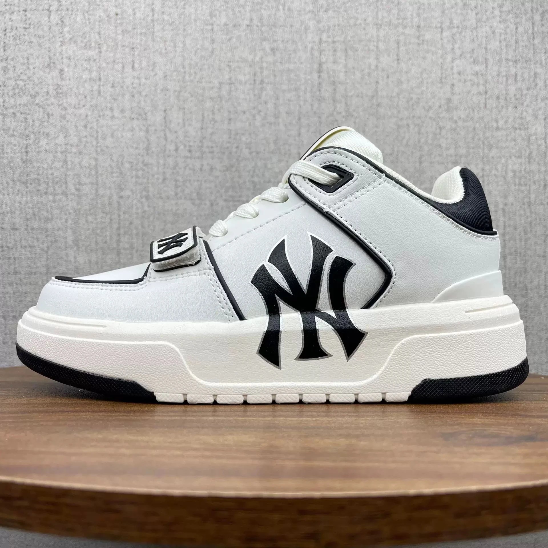 mlb Middle Gang-White and Black SKU image