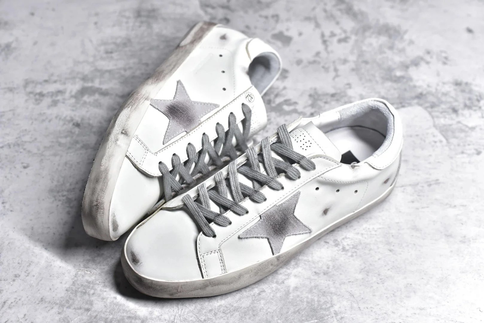 White Star Low Top Sneakers with Grey Laces