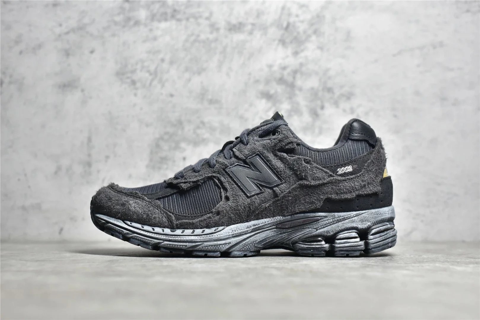 New Balance 2002 Black Running Shoes