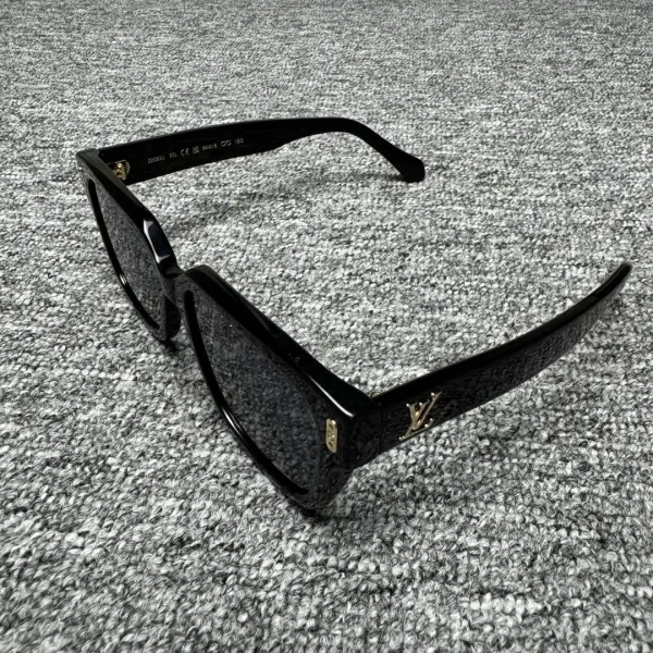 Louis Vuitton Monogram Canvas Square Sunglasses Black - 1