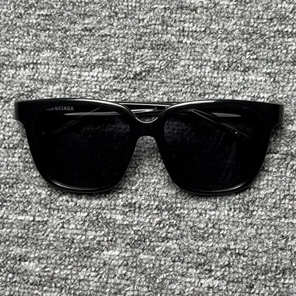 Balenciaga Square Sunglasses Black Eyewear - 1