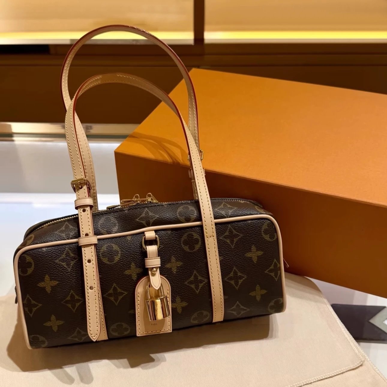 Atacado transfronteiriço: bolsa transversal feminina, bolsa de ombro, bolsa casual versátil, bolsa de axila com monograma, baguete com monograma