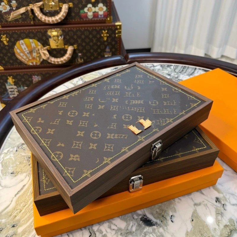Light Luxury Retro Monogramm Schmuckkasten mit Vielen Fächern Holz Schmuck Aufbewahrungsbox mit Unterteilungen Uhren Ketten Ringe Aufbewahrungskoffer
