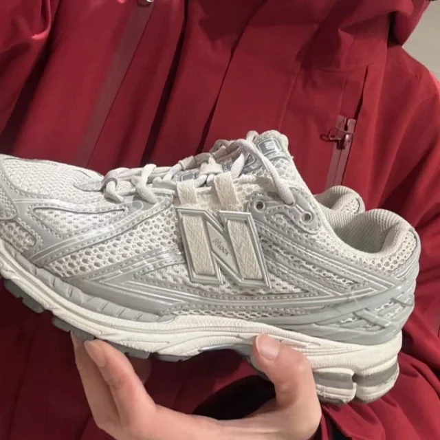 New Balance Sneakers 1906R product detail image 5
