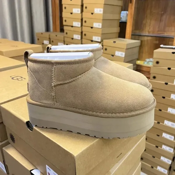 UGG Classic Short II Beige Suede Snow Boots - 11