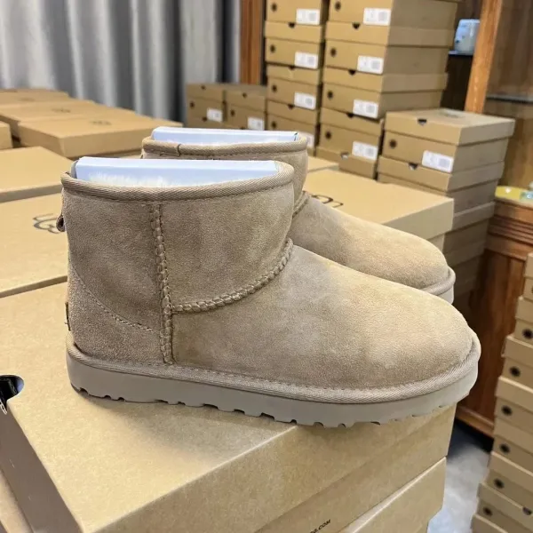 UGG Classic Short II Beige Suede Snow Boots - 8