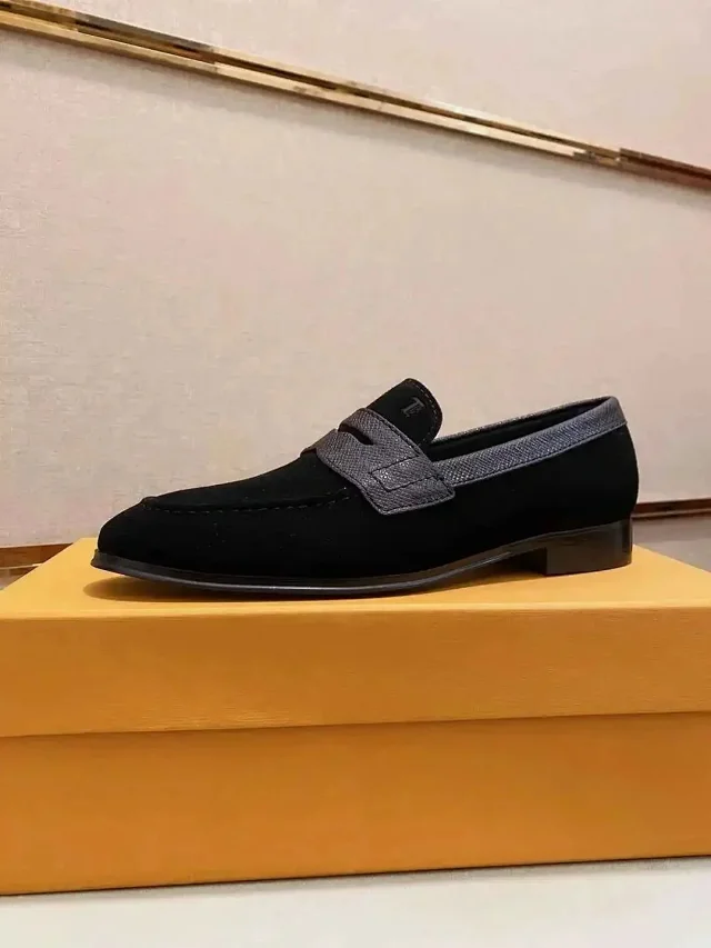 Tod's Leather Shoes Suede T-Buckle Loafers product detail image 2