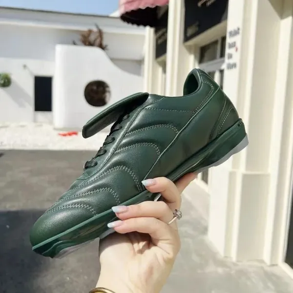 Design Retro-Style Green Leather Sneakers - 1