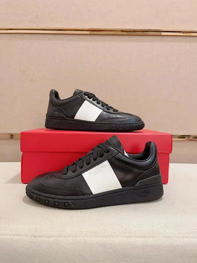 Valentino Garavani Sneakers Low-Top Side-Stripe product detail image 1