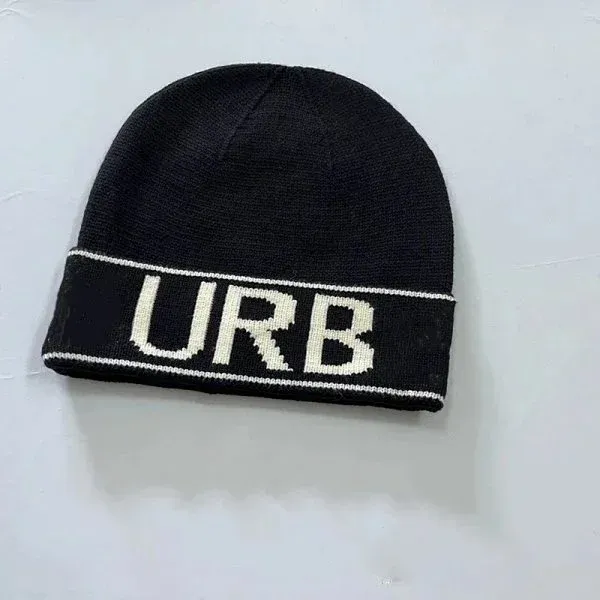 Design Grid Pattern Black Beanie - 8