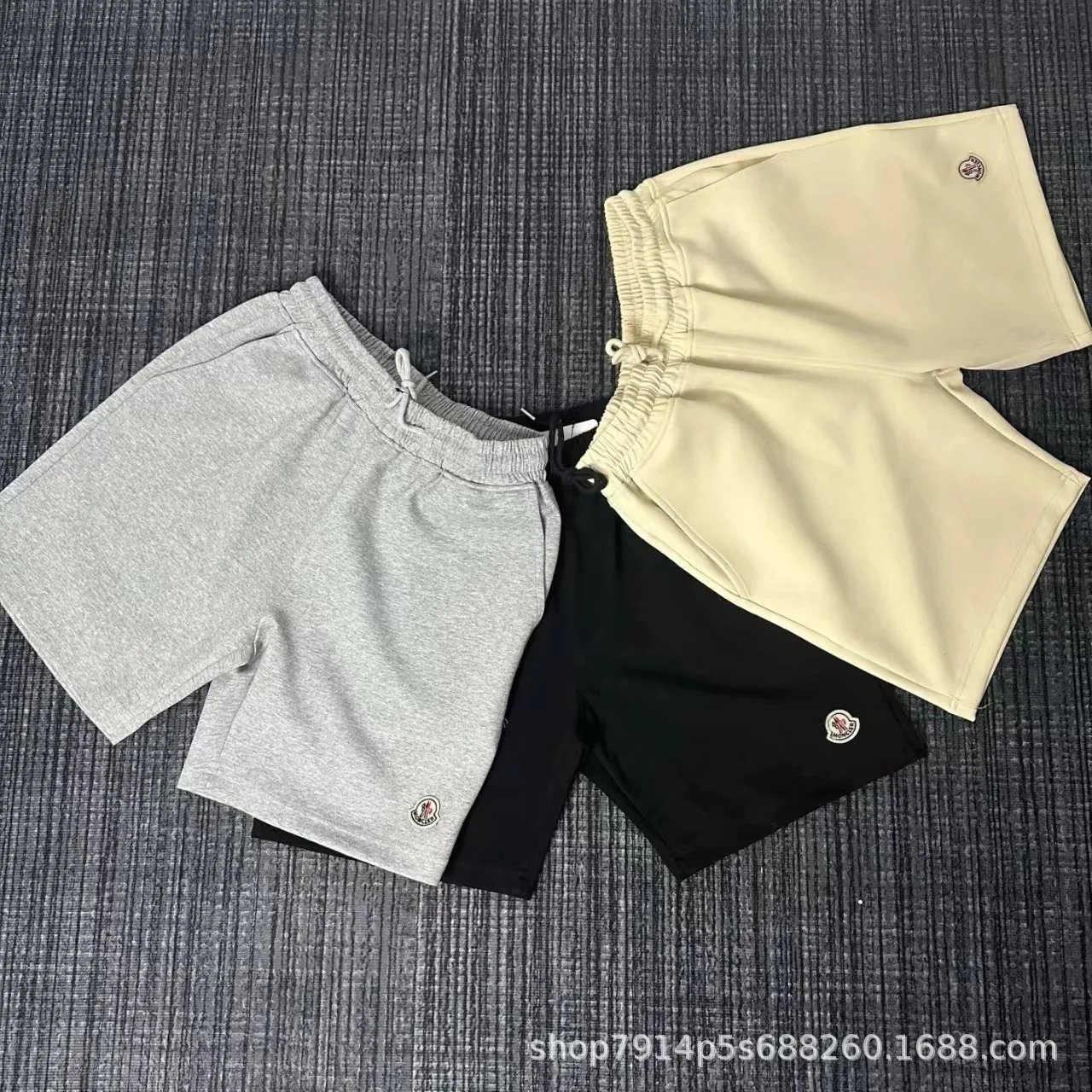 Moncler Logo Patch Shorts Gray - 3