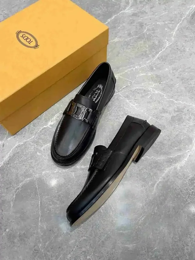 Tod's Leather Shoes Suede T-Buckle Loafers product detail image 9