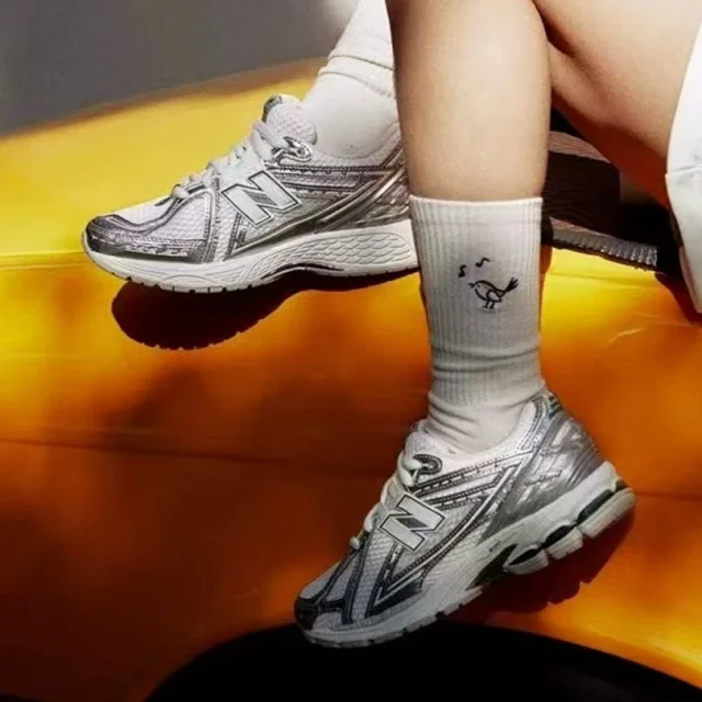 New Balance Sneakers 1906R product detail image 1