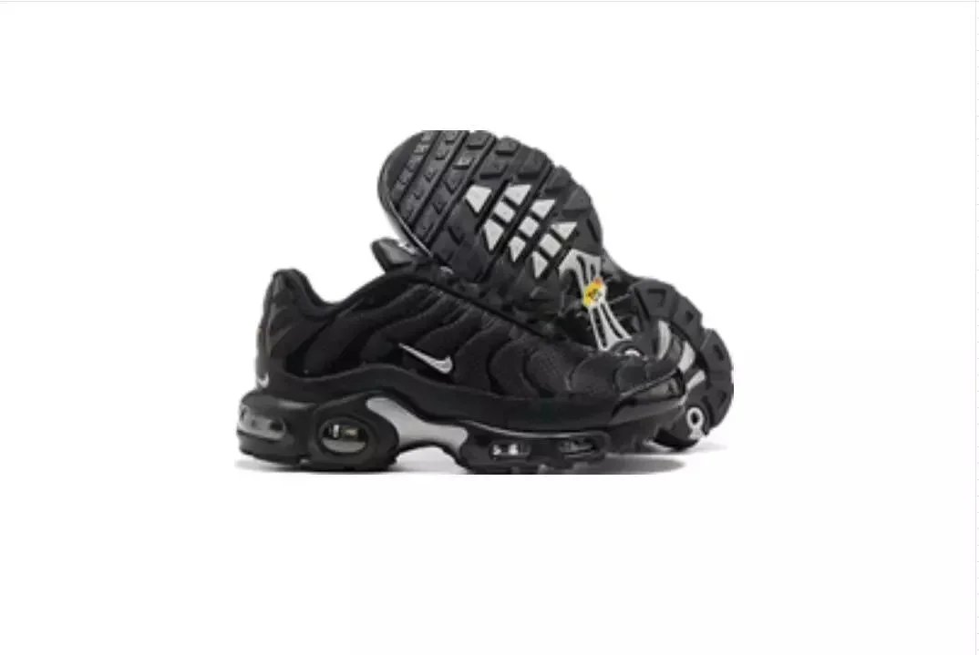Nike Air Max Plus Black/Red Sneakers - 11