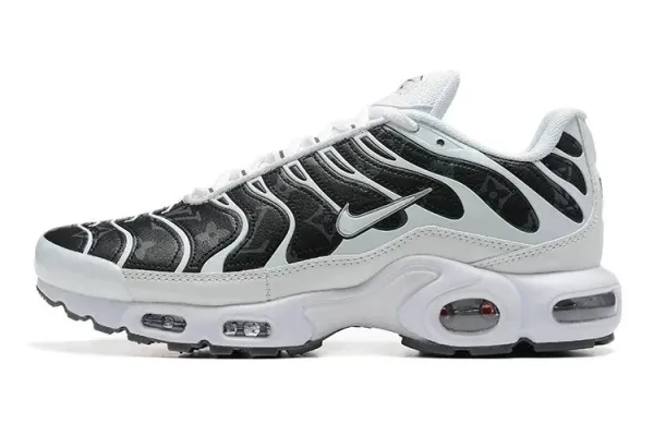 Nike Air Max Plus Black/Anthracite Sneakers - 21