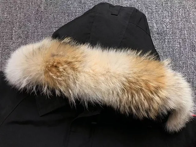 Canada Goose Down Jackets Fur-Trim Hooded Bomber Jacket product detail image 4