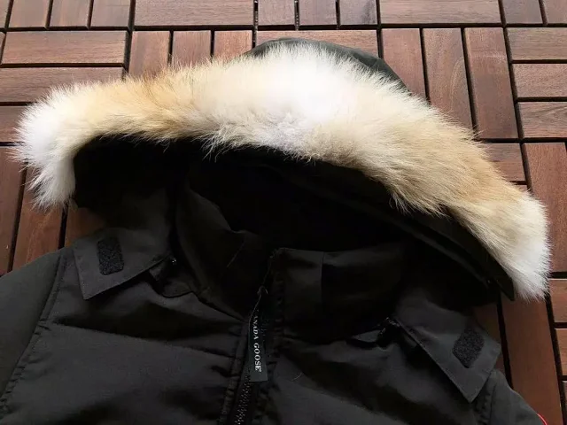 Canada Goose Down Jackets Long hooded fur-trim puffer product detail image 8