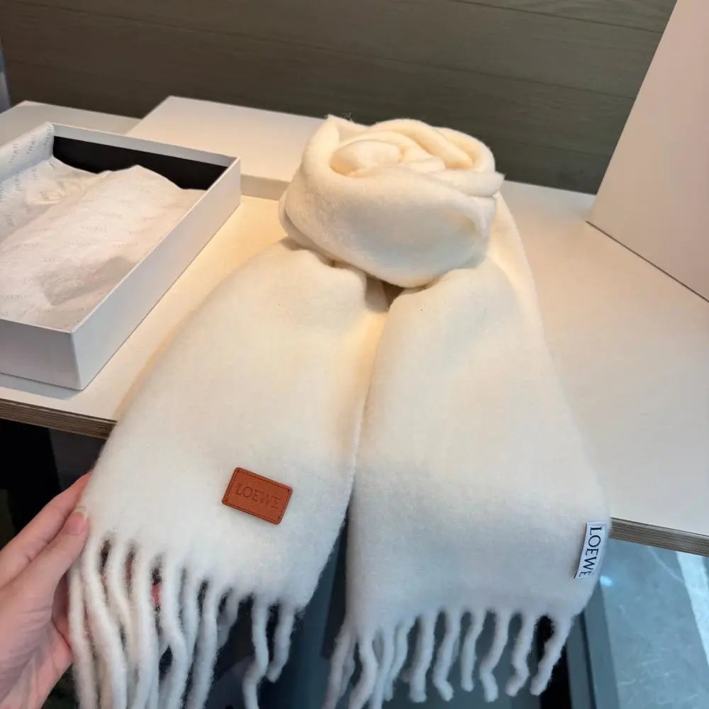 Loewe Scarves Fringed scarf with leather logo patch image 4