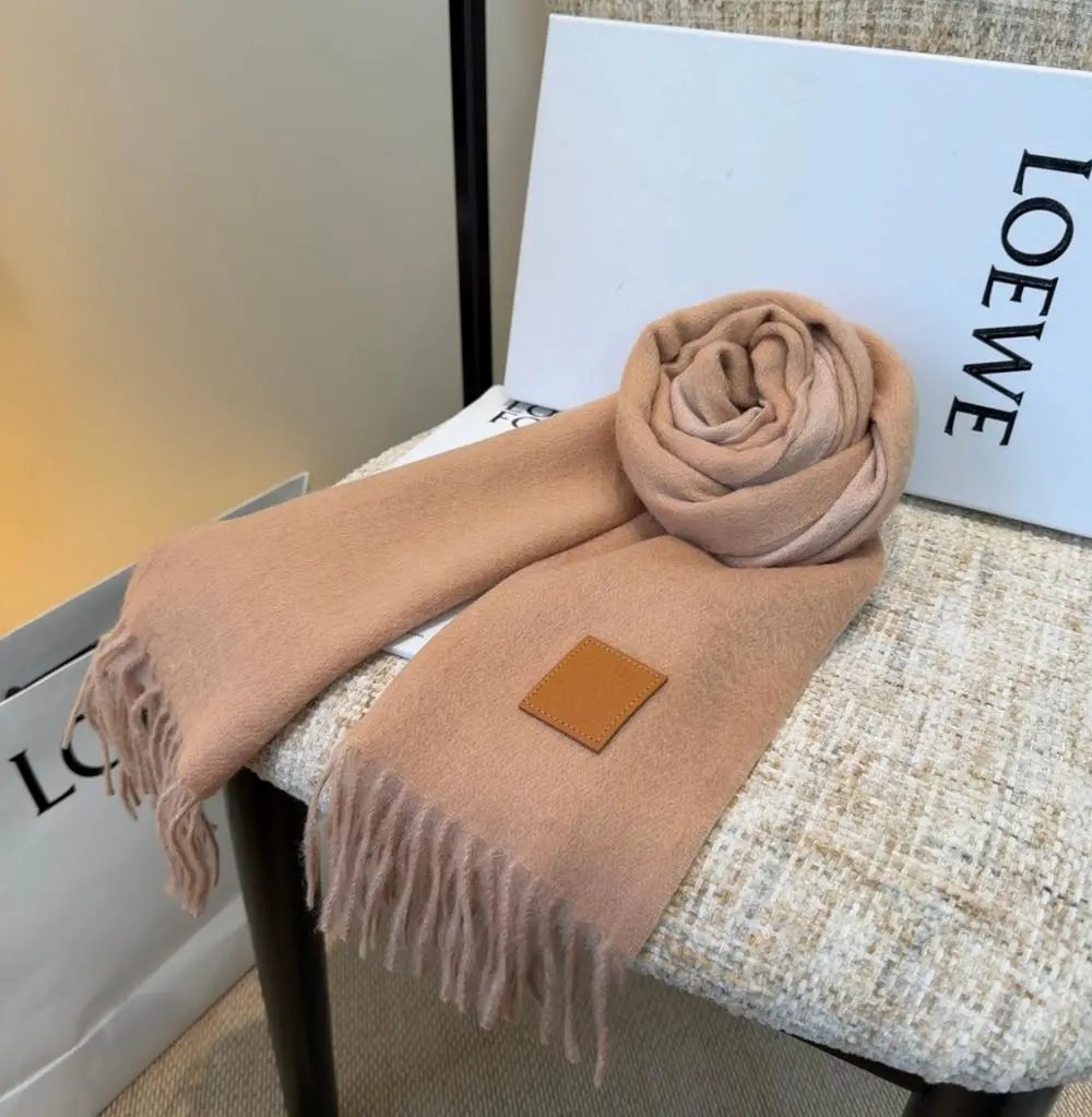 Loewe Scarves Fringed scarf with leather logo patch image 9