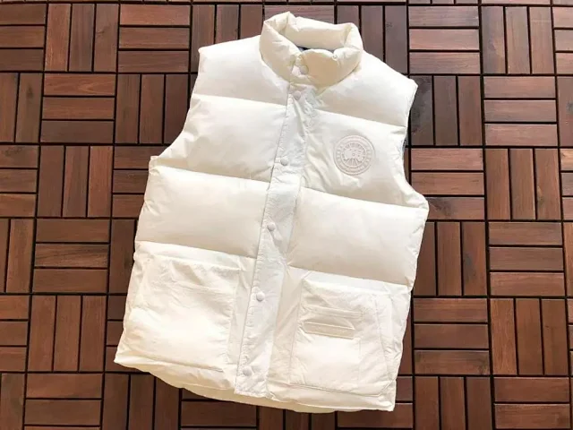Canada Goose Vests Quilted padded stand-collar snap-front vest product detail image 7