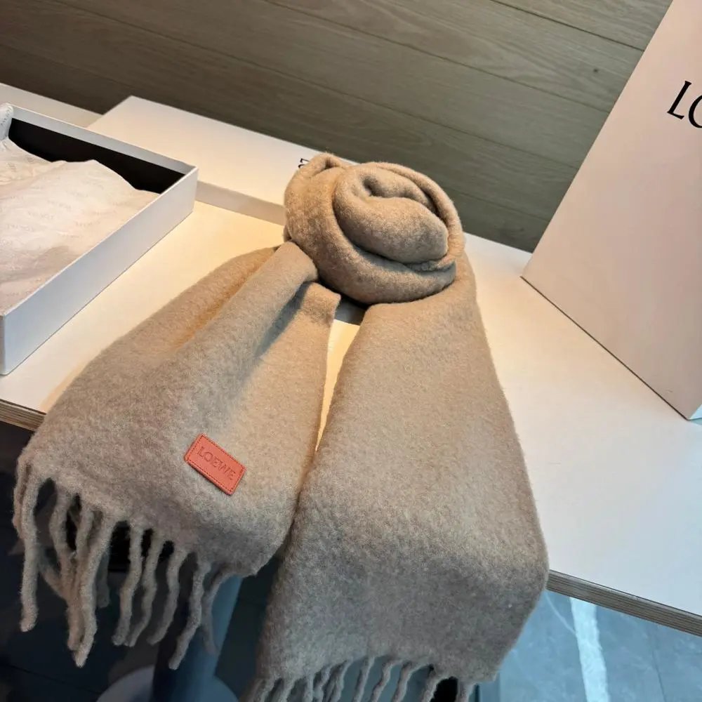 Loewe Scarves Fringed scarf with leather logo patch image 7
